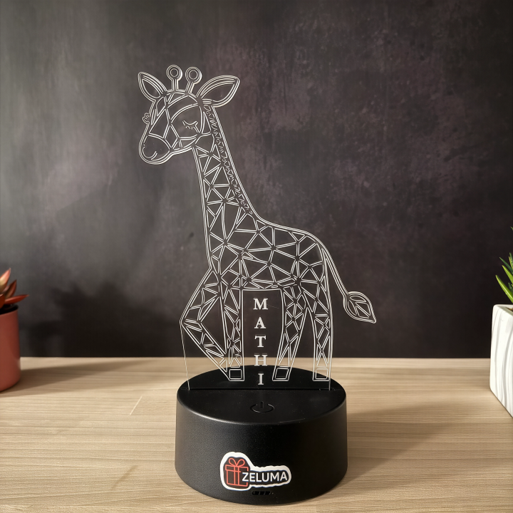 Lampa 3D Personalizata cu Nume – Girafa Geometrica
